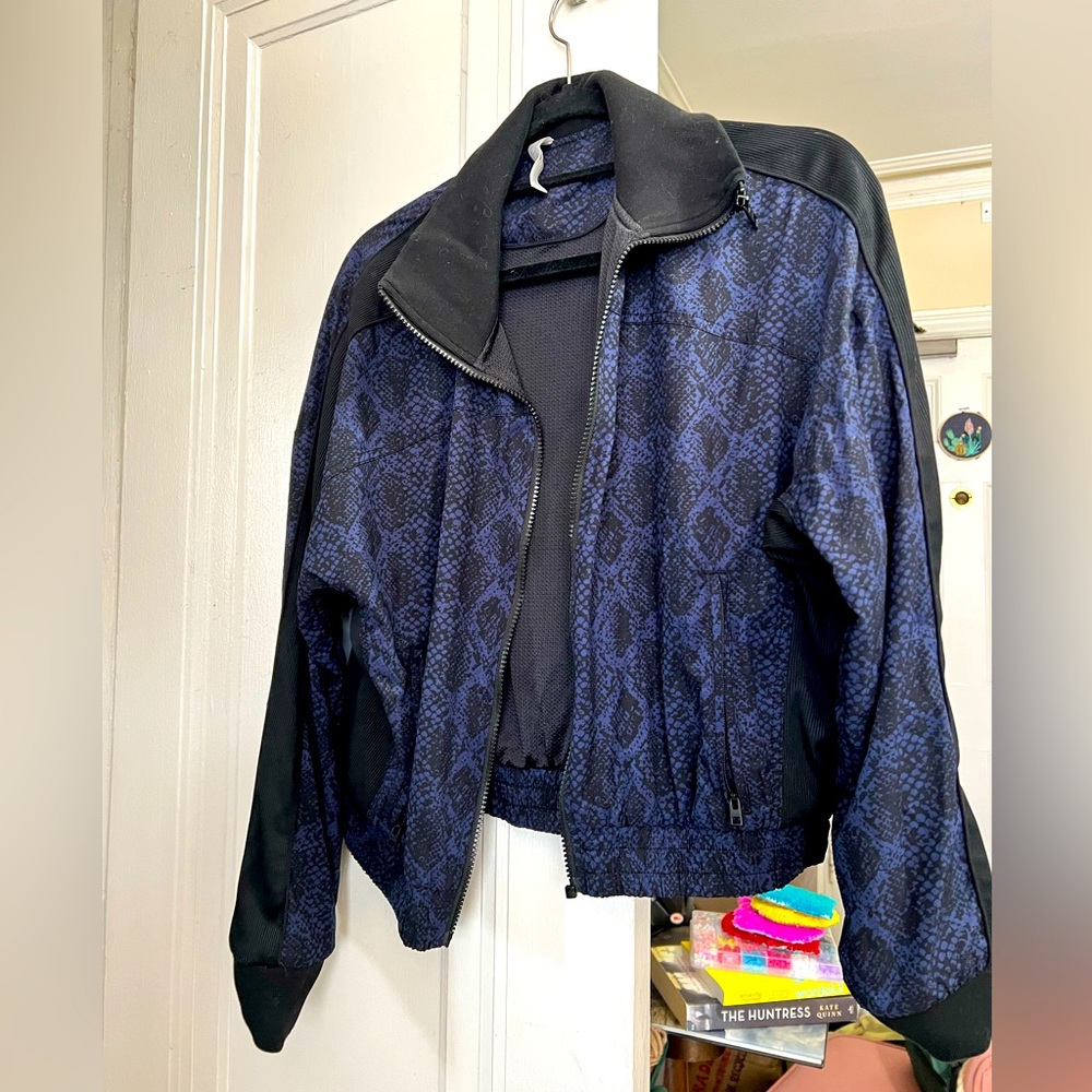 Size S blue snake skin print jogger jacket